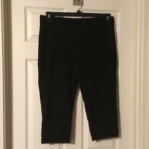 Black stretchy Capri pants